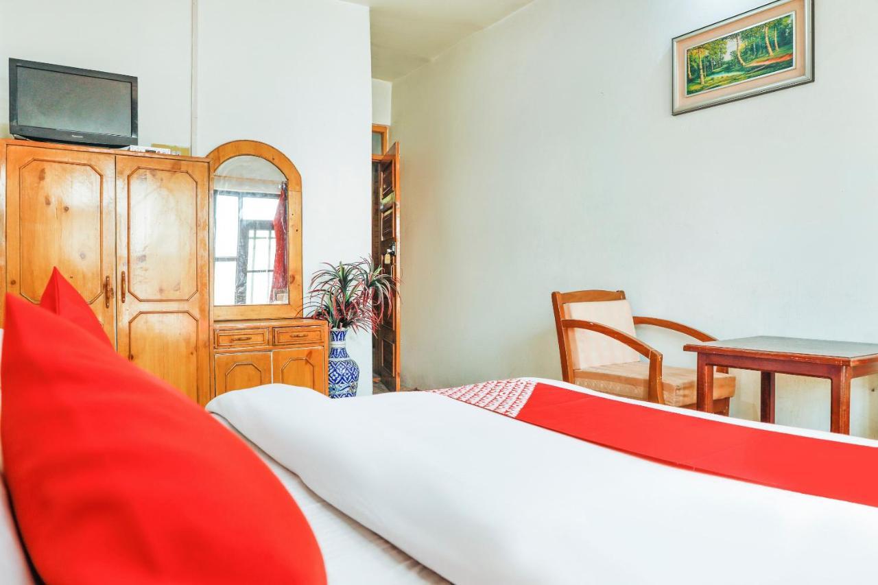 Oyo 72225 Hotel Dilshan Срінагар Екстер'єр фото