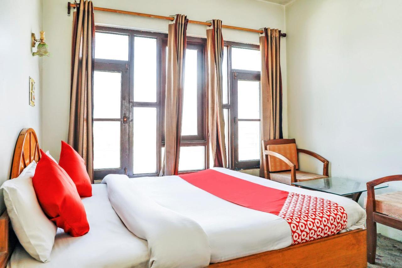 Oyo 72225 Hotel Dilshan Срінагар Екстер'єр фото